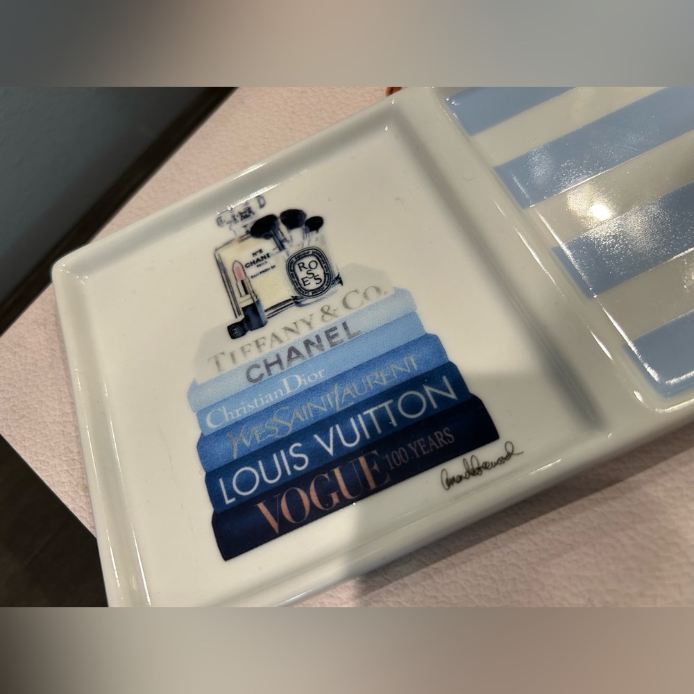 AMANDA
GREENWOOD Makeup Tray. Brand new condition.